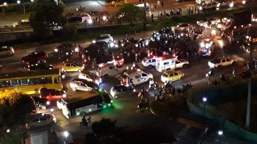 El accidente se registró sobre las 10 de la noche en la autopista que conduce de Bucaramanga  Piedecuesta. Foto: Prensa Alcaldía Floridablanca