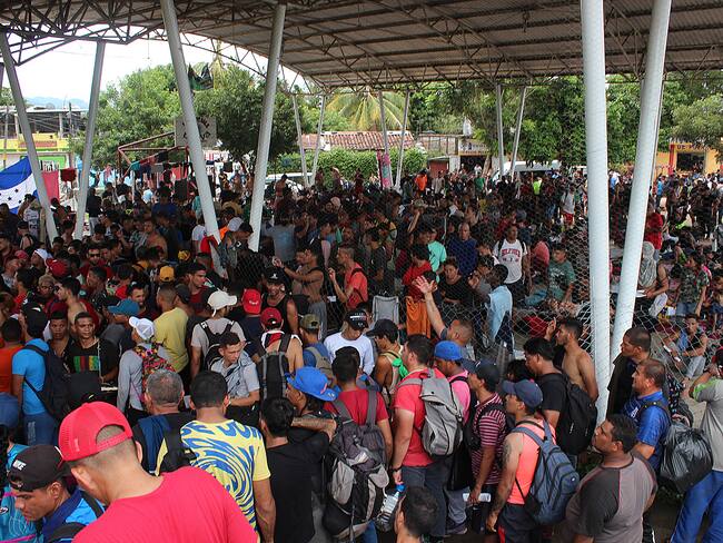ONG pide protección para menores migrantes que viajan en caravana por México