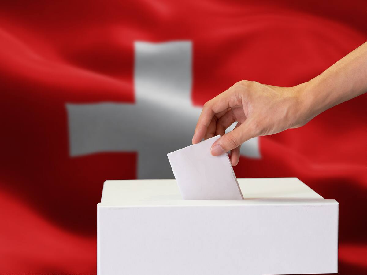 Suiza rechazó en referéndum cambiar su servicio militar masculino obligatorio