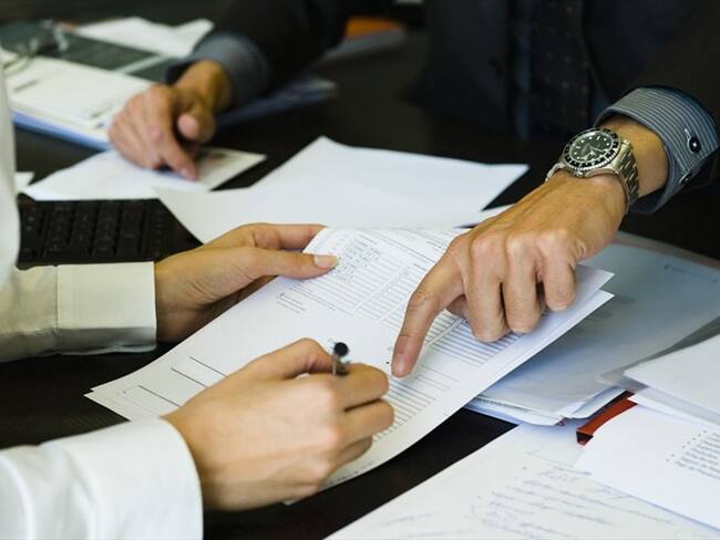 El 'mico' con el que los políticos se iban a tomar la contratación