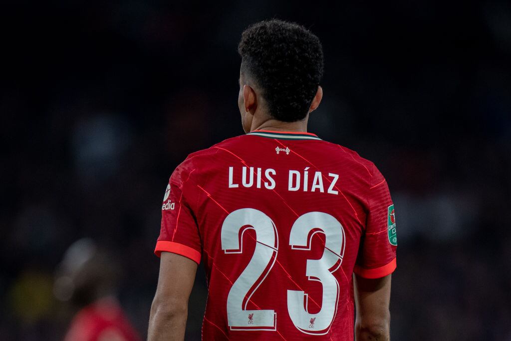 Luis Diaz del Liverpool con el dorsal 23. (Photo by Sebastian Frej/MB Media/Getty Images)