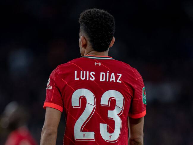 Luis Diaz del Liverpool con el dorsal 23. (Photo by Sebastian Frej/MB Media/Getty Images)