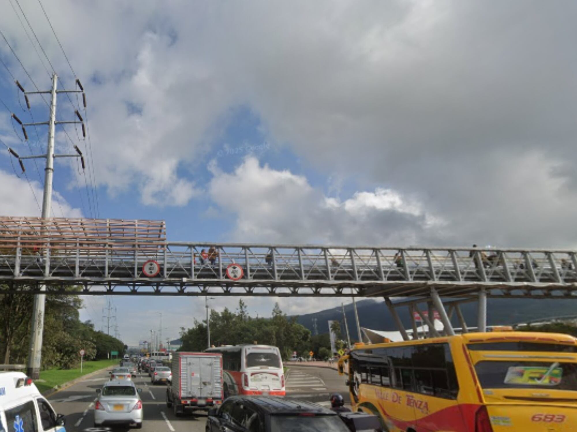 Puente peatonal de calle 192 en Bogotá. Foto: captura de pantalla Google Maps.