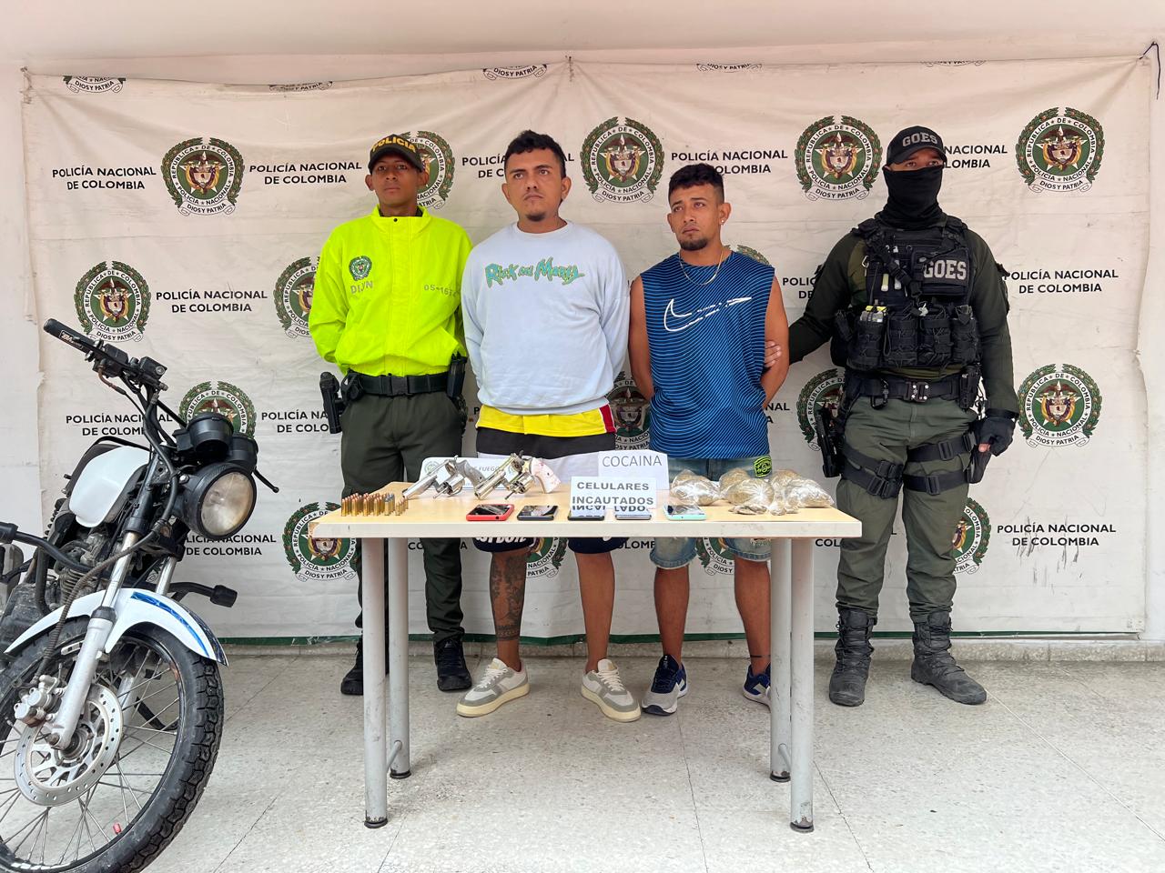 Alias ‘Pipe Bareta’ y alias ‘Yerlis’. Foto: Policía Metropolitana de Santa Marta.