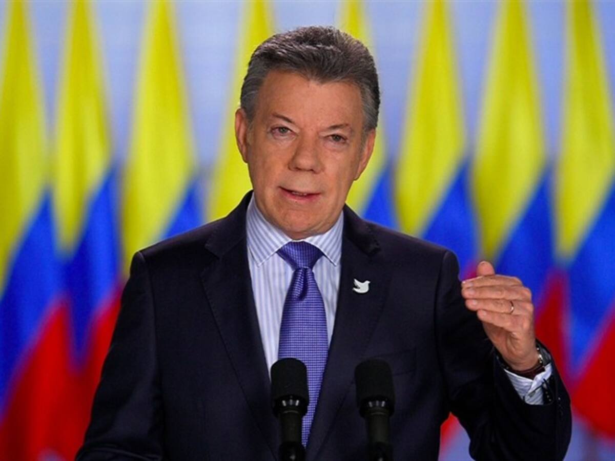 Santos advierte que no se pagará salario a docentes si no reponen clases