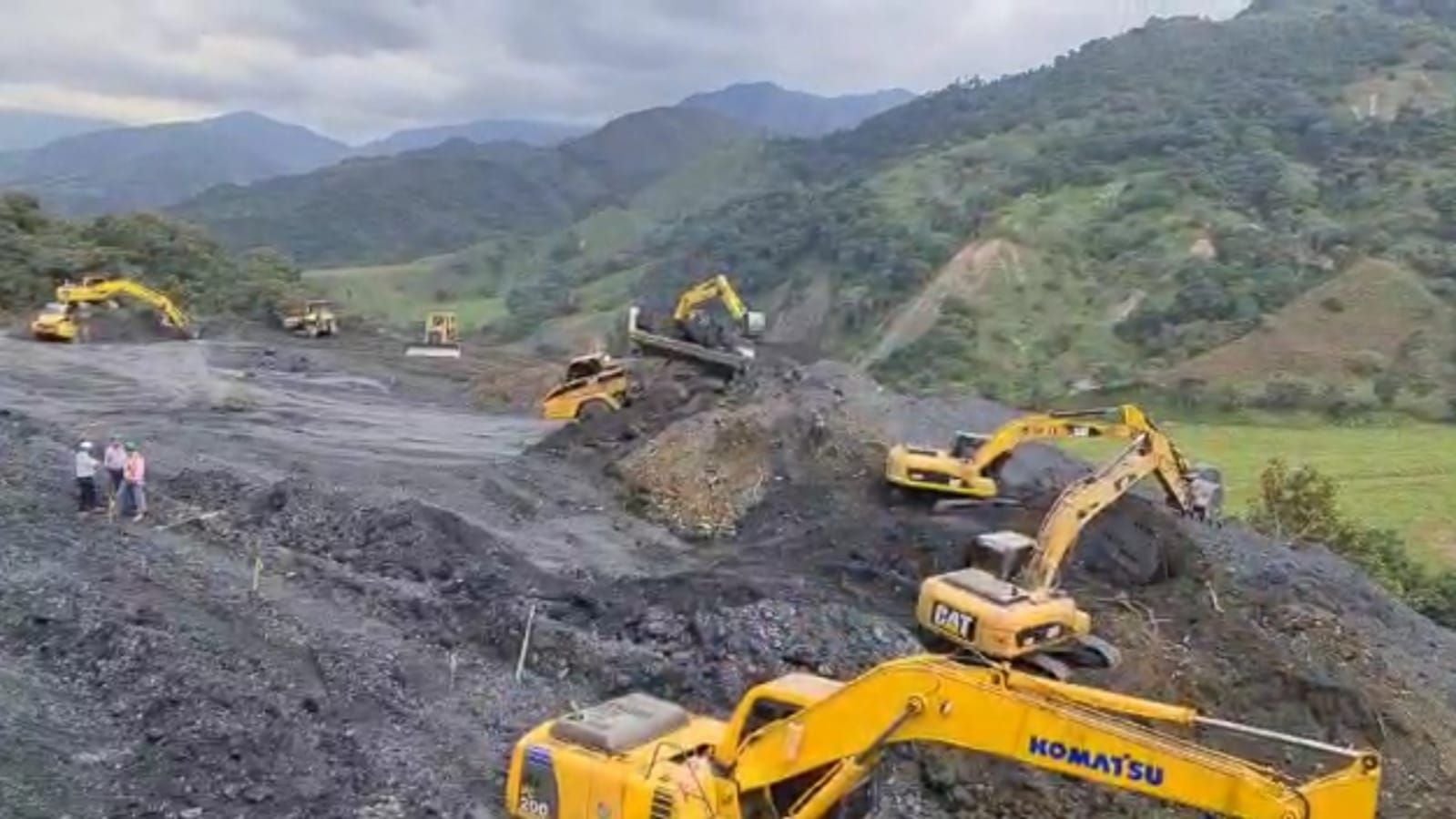 La dificultad tiene que ver con la falta de sitios para arrojar el material. Foto: Invias.