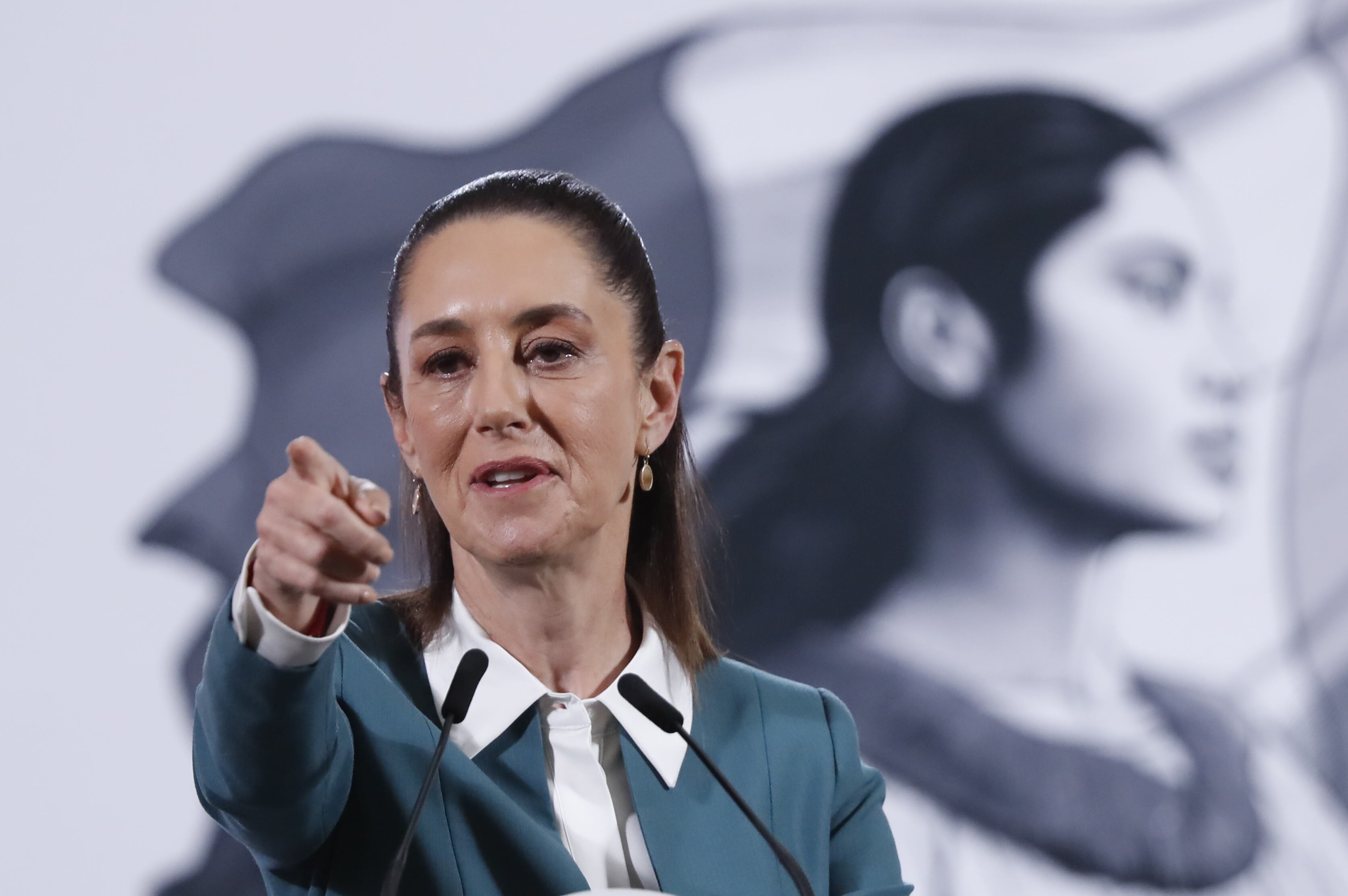 CIUDAD DE MÉXICO (MÉXICO), 20/01/2025.- La presidenta de México, Claudia Sheinbaum, participa este lunes en una rueda de prensa en Palacio Nacional.