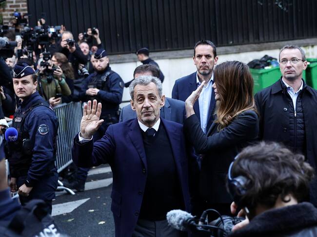 Nicolás Sarkozy entró en la prisión parisina de La Santé por la financiación de su campaña de 2007. Foto: EFE/EPA/TERESA SUAREZ