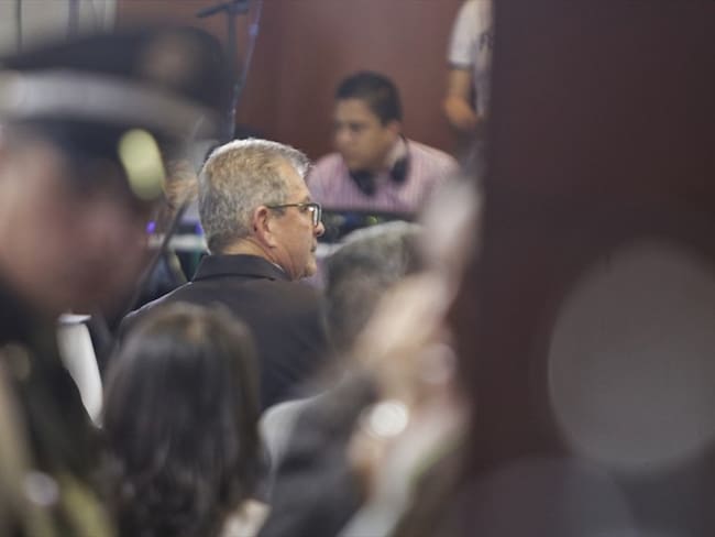 El general Montoya llegó a la JEP a decir que guardaría silencio: abogado de las víctimas