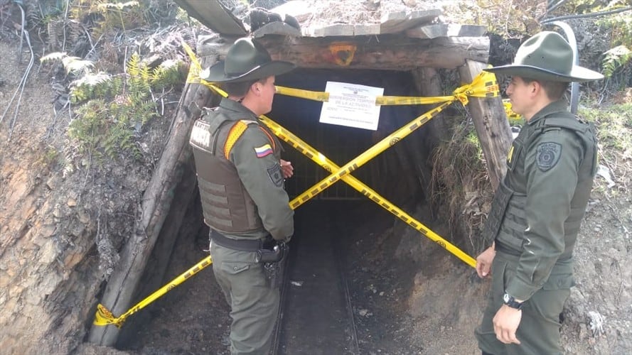 De otra parte en el municipio, las autoridades también incautaron y destruyeron más de 90 botellas de licor.. Foto: Policía Metropolitana de Tunja