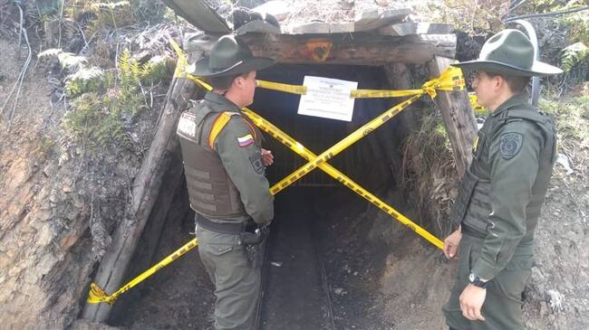 De otra parte en el municipio, las autoridades también incautaron y destruyeron más de 90 botellas de licor.. Foto: Policía Metropolitana de Tunja