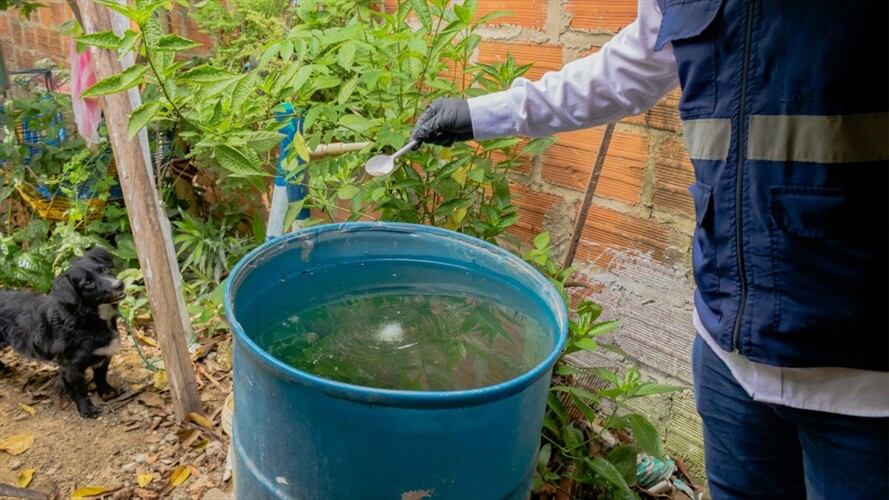 Desde esta semana empezaron las campañas para hacerle frente al dengue en las zonas más afectadas de la capital de Bolívar. Foto: Cortesía Alcaldía de Cartagena