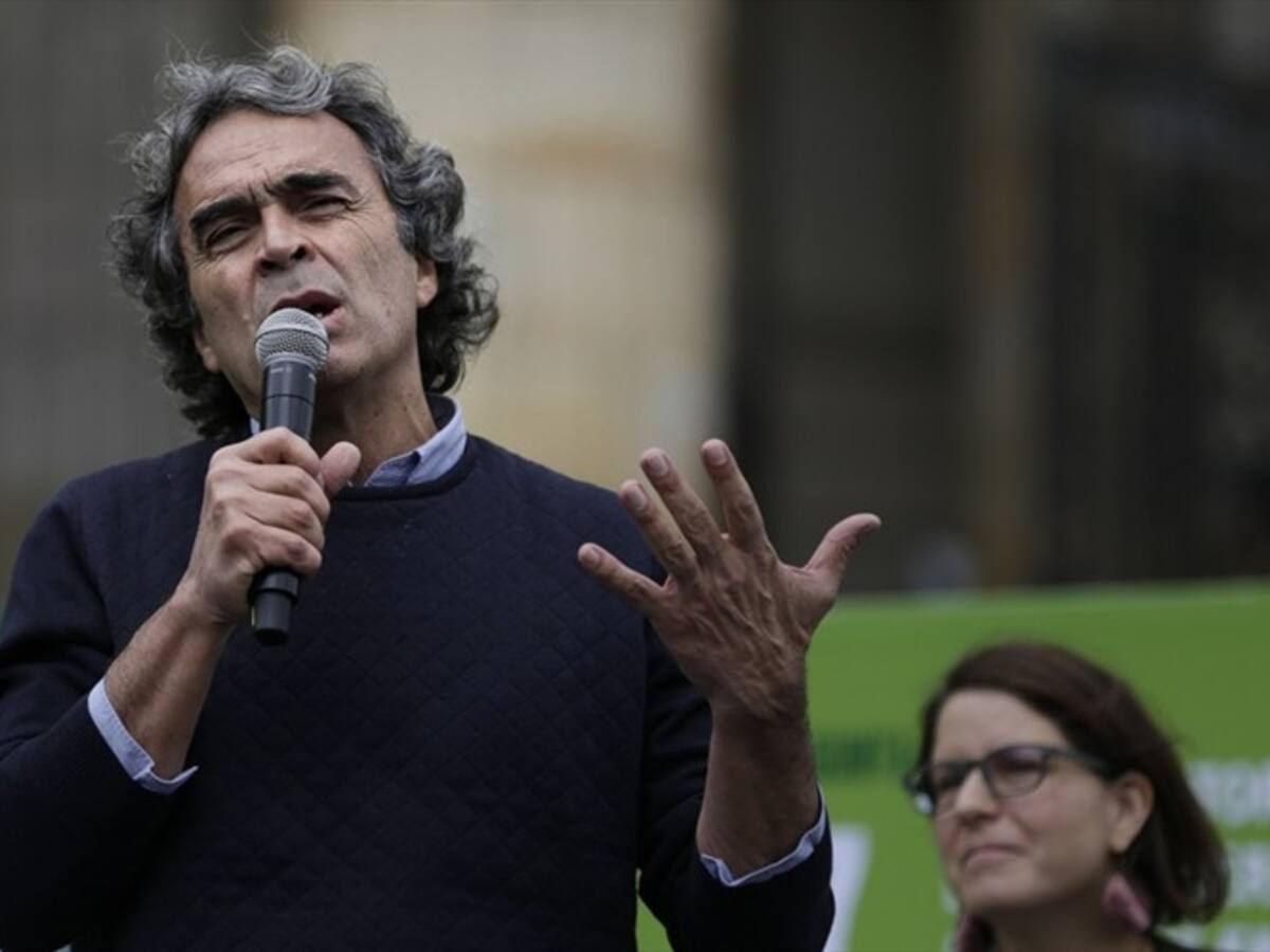 “Me desilusionó, es muy etéreo”: Juan Diego Alvira sobre Sergio Fajardo