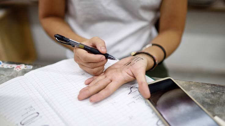 ¿Olvidar cosas cotidianas es un síntoma de Alzheimer? Neurólogo responde