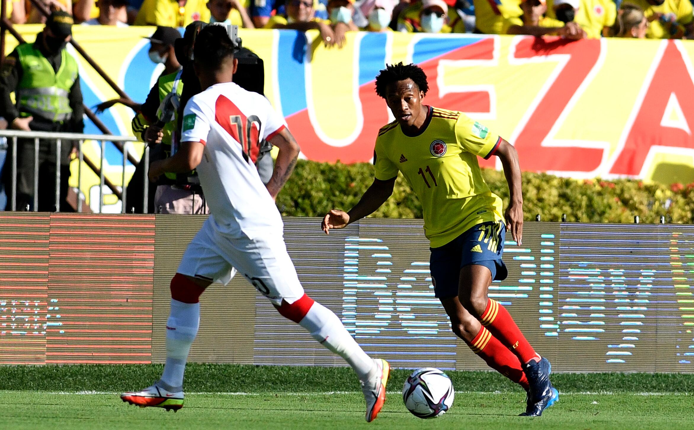 Juan Guillermo Cuadrado en el partido de la Selección Colombia ante Perú