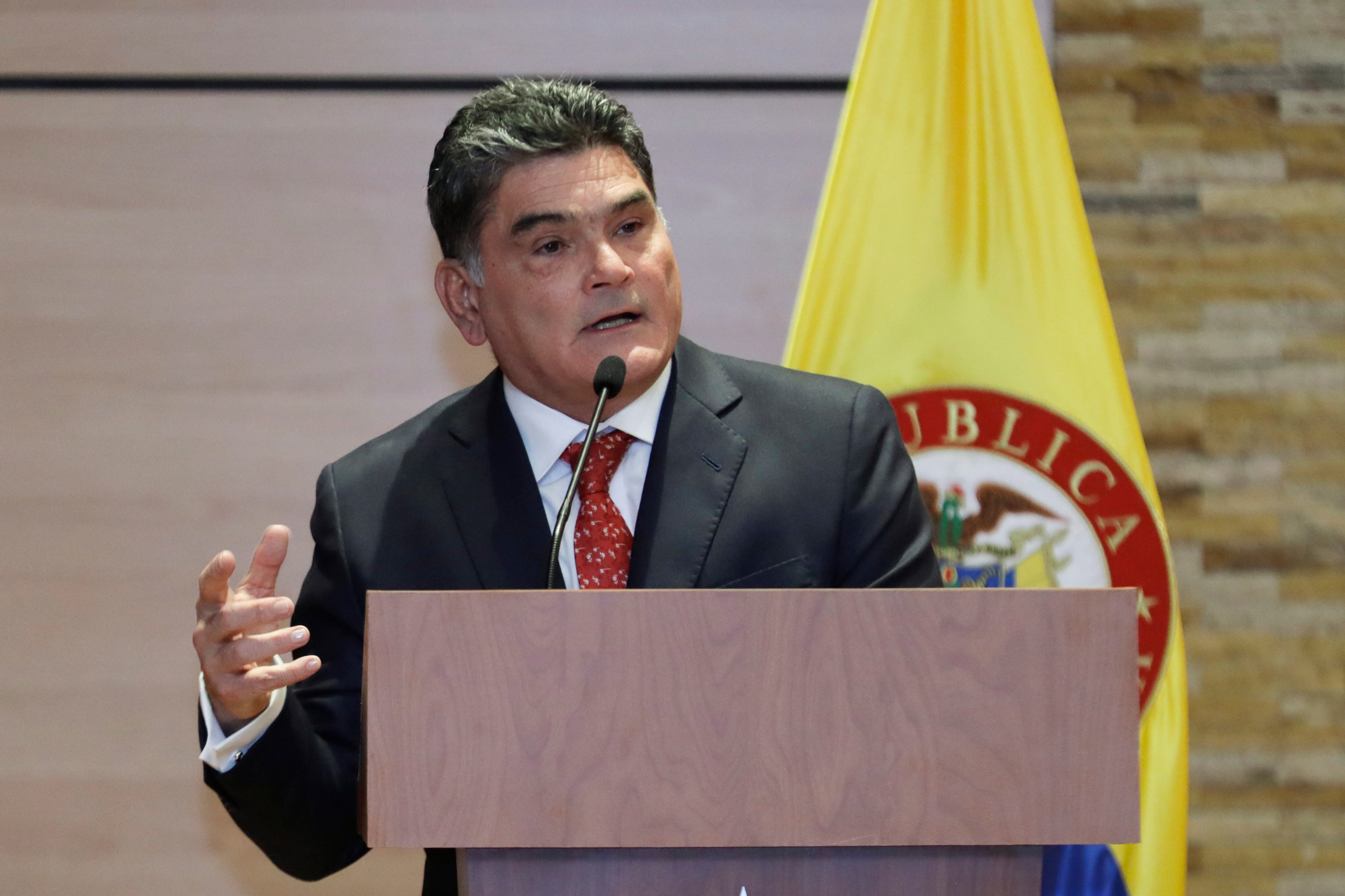 AME1733. BOGOTÁ (COLOMBIA), 16/01/2025.- El procurador de Colombia Gregorio Eljach habla durante un acto este jueves, en Bogotá (Colombia). Eljach prometió priorizar el trabajo en las regiones, el diálogo, el consenso y la protección de la infancia en su primer día en el cargo, en el que reemplaza a Margarita Cabello. EFE/Carlos Ortega