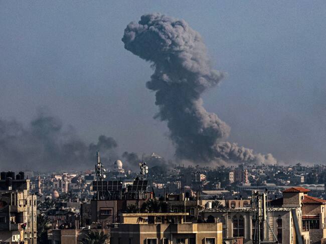 Franja de Gaza bajo ataque israelí. (Photo by AFP) (Photo by -/AFP via Getty Images)