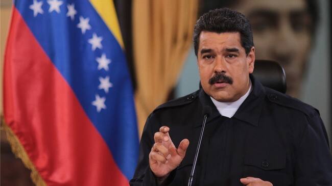 La decisión se da en medio de una compleja crisis dominada por una desbordada inflación de tres dígitos. Foto: Agencia EFE