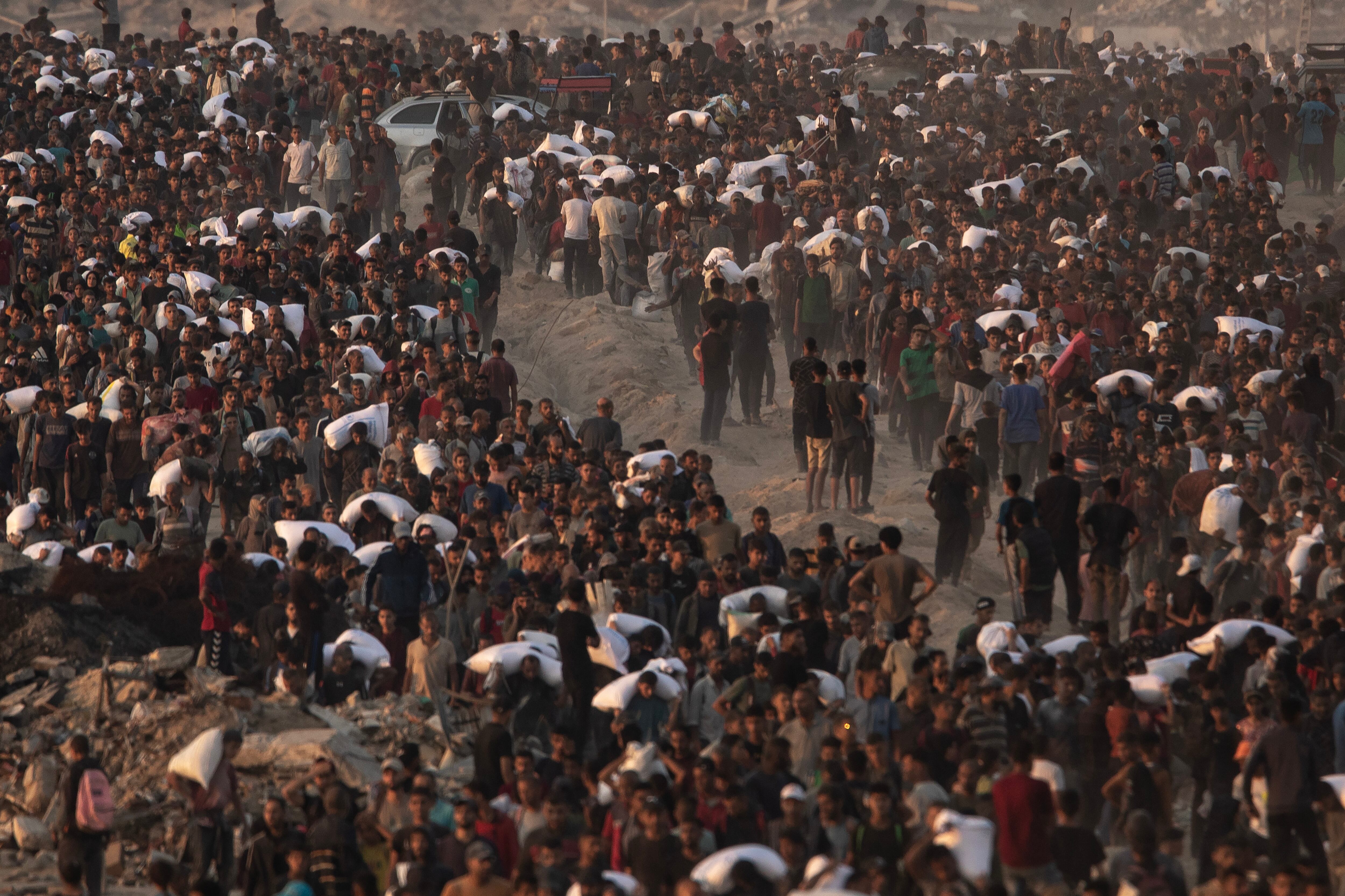Palestinos desplazados. FOTO: EFE/EPA/ Haitham Imad