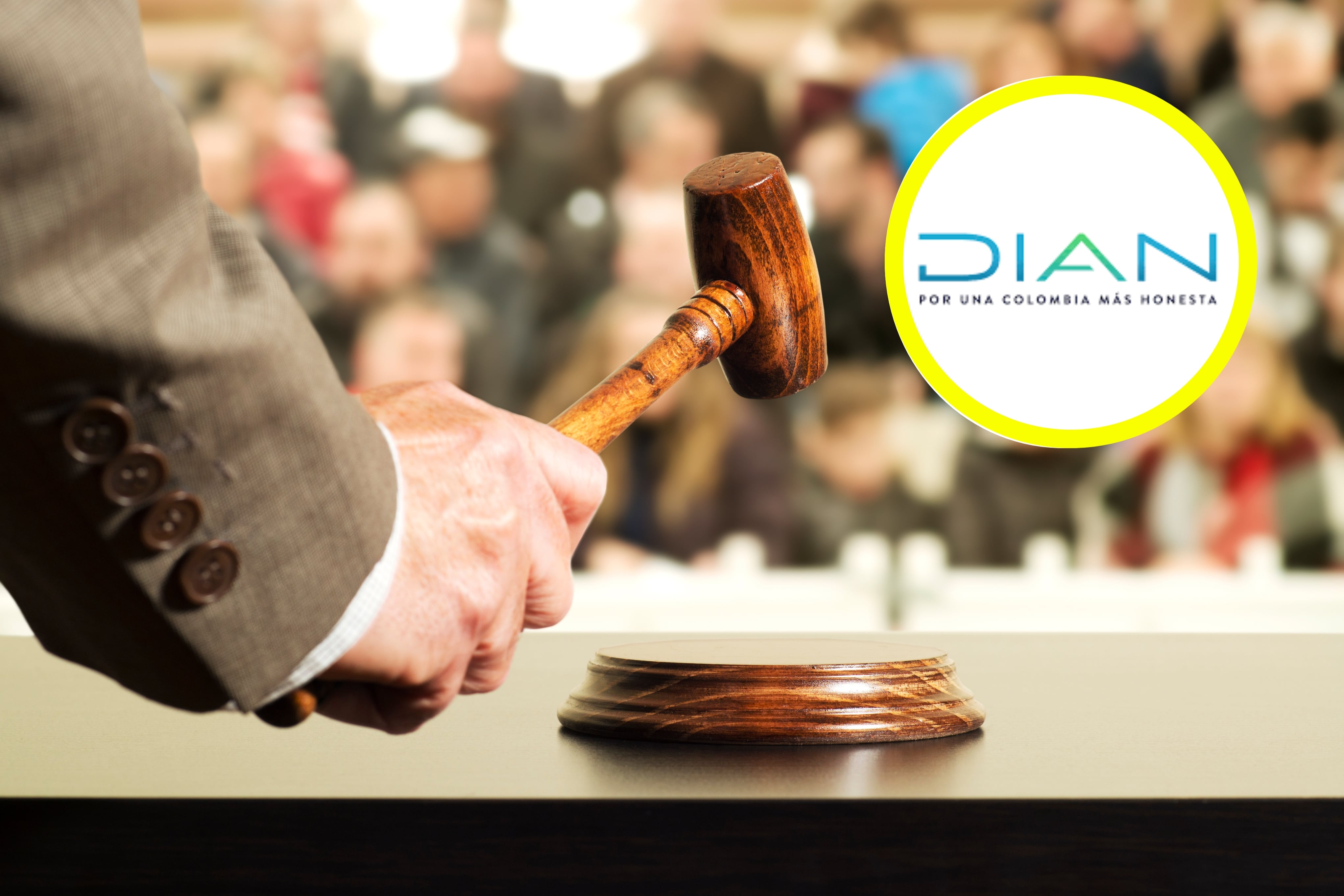 Martillo de subasta junto al logo de la DIAN. Foto: cortesía EyeEm Mobile GmbH