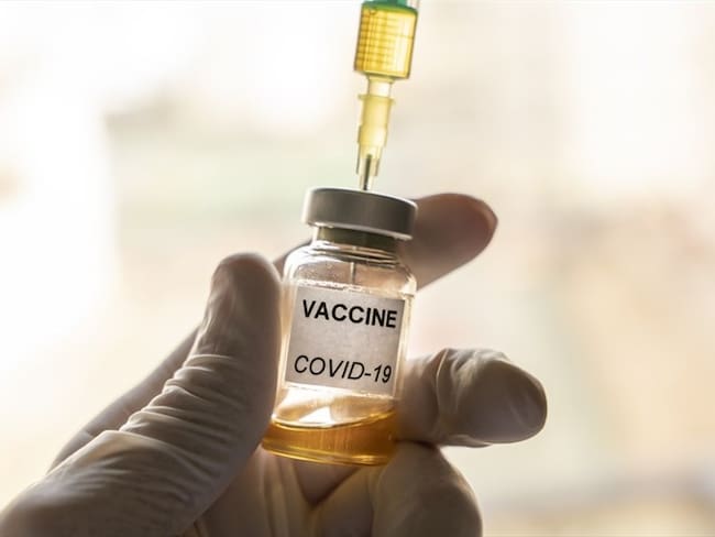 La W conoció que Colombia inició conversaciones con Pfizer y la Universidad de Oxford sobre una posible vacuna contra el COVID-19. Foto: Getty Images
