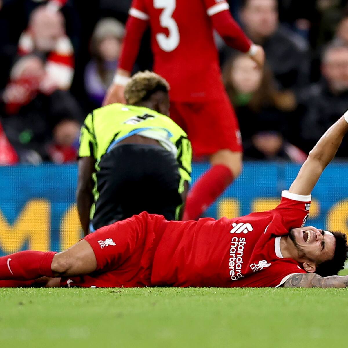 Video: Luis Díaz salió lesionado y entre lágrimas en el empate 1-1 contra Arsenal