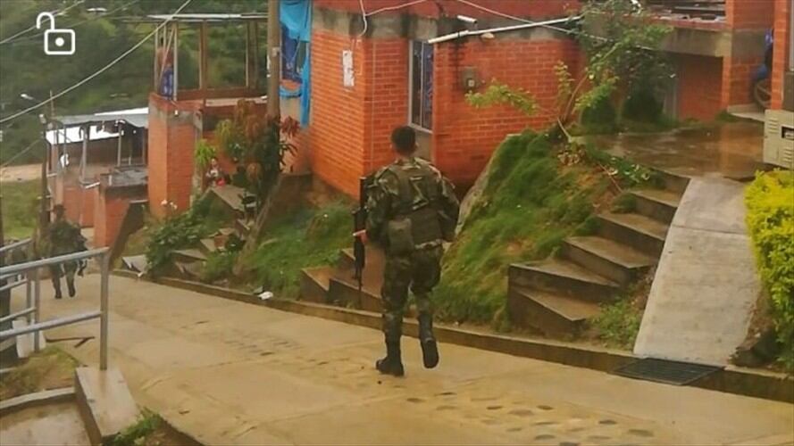 Uniformados del Ejército Nacional se desplazaron al sitio desde donde las disidencias ejecutaron el ataque . Foto: Cortesía Nasa Cxhacxha