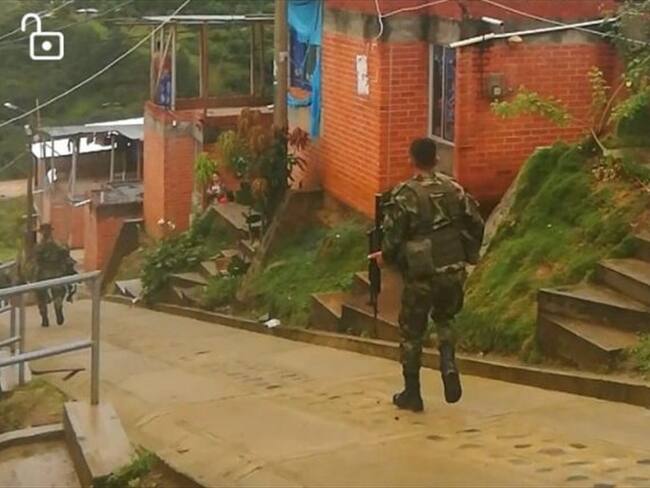 Uniformados del Ejército Nacional se desplazaron al sitio desde donde las disidencias ejecutaron el ataque . Foto: Cortesía Nasa Cxhacxha