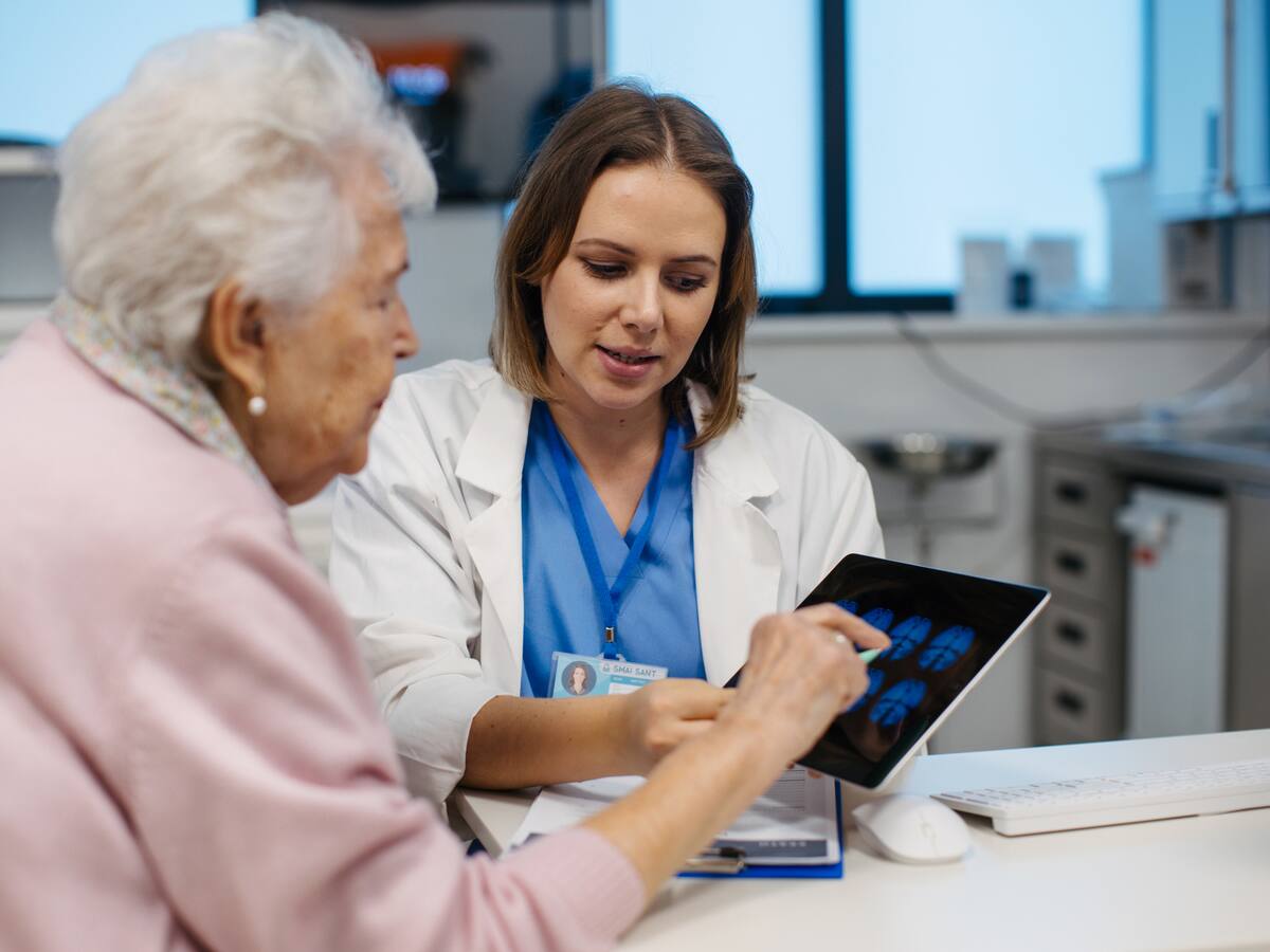 Estudios en la sangre que podrían ayudar a detectar el Alzheimer, experto explica