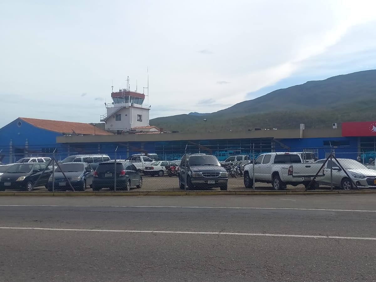 Reapertura del aeropuerpo de San Antonio beneficia a la zona de frontera