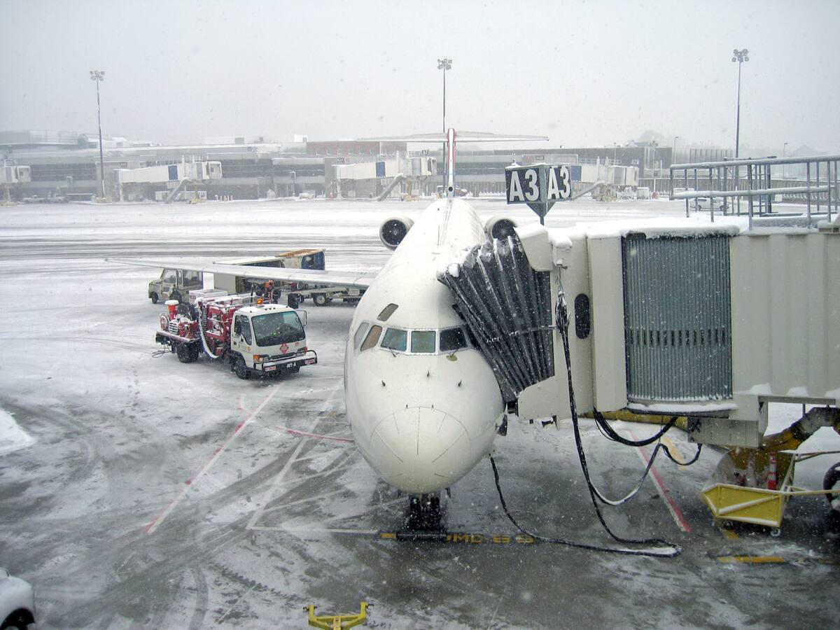 Tormenta invernal se extiende de Texas a Maine: más de 5.000 vuelos cancelados en Estados Unidos
