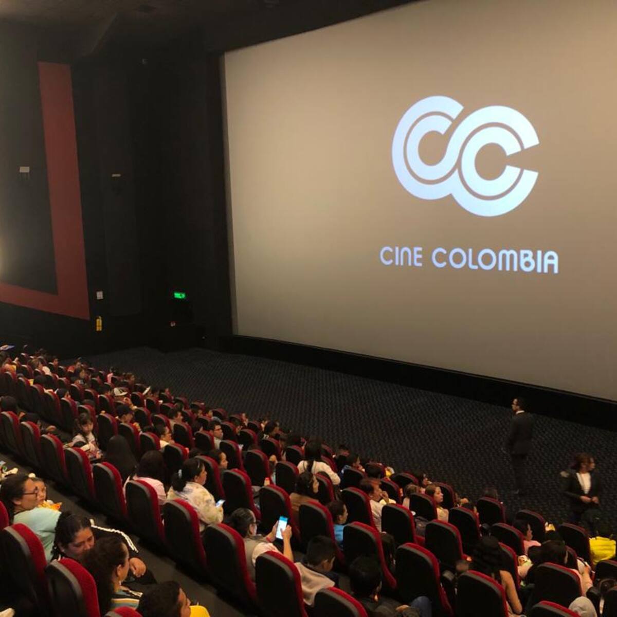 En fotos: cine gratis, con palomitas y bebida, para los niños de Soacha y Aguablanca