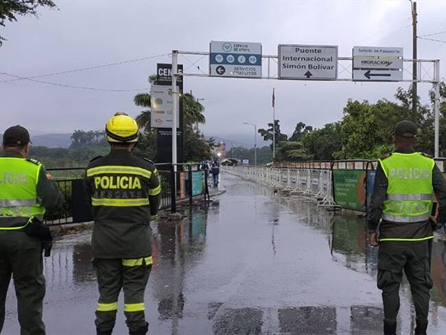 Así se encuentran los pasos internacionales entre Colombia y Venezuela. Policía, Ejército y Migración Colombia hacen presencia para dar cumplimiento al cierre de frontera. Foto: W Radio