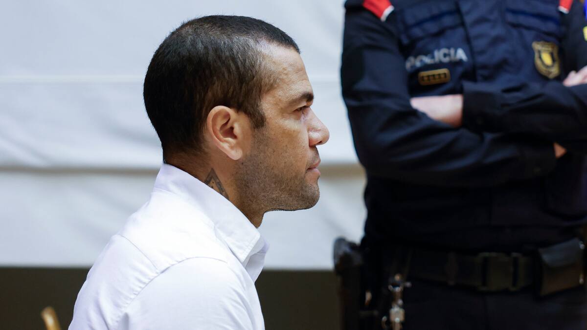 Dani Alves niega violación y que el demandante era libre de irse “en cualquier momento”