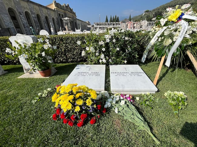 PIETRASANTA (ITALIA), 07/10/2023.- Sepultura de Fernando Botero en Pietrasanta, tras el funeral por el artista colombiano realizado este sábado en la localidad italiana. EFE/ Javier Romualdo