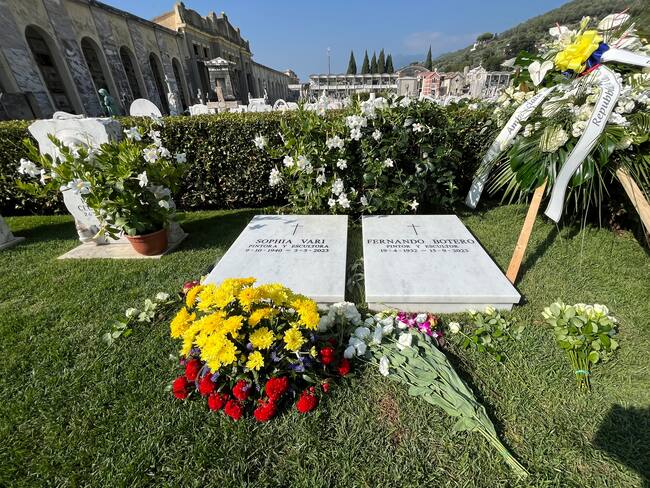 PIETRASANTA (ITALIA), 07/10/2023.- Sepultura de Fernando Botero en Pietrasanta, tras el funeral por el artista colombiano realizado este sábado en la localidad italiana. EFE/ Javier Romualdo