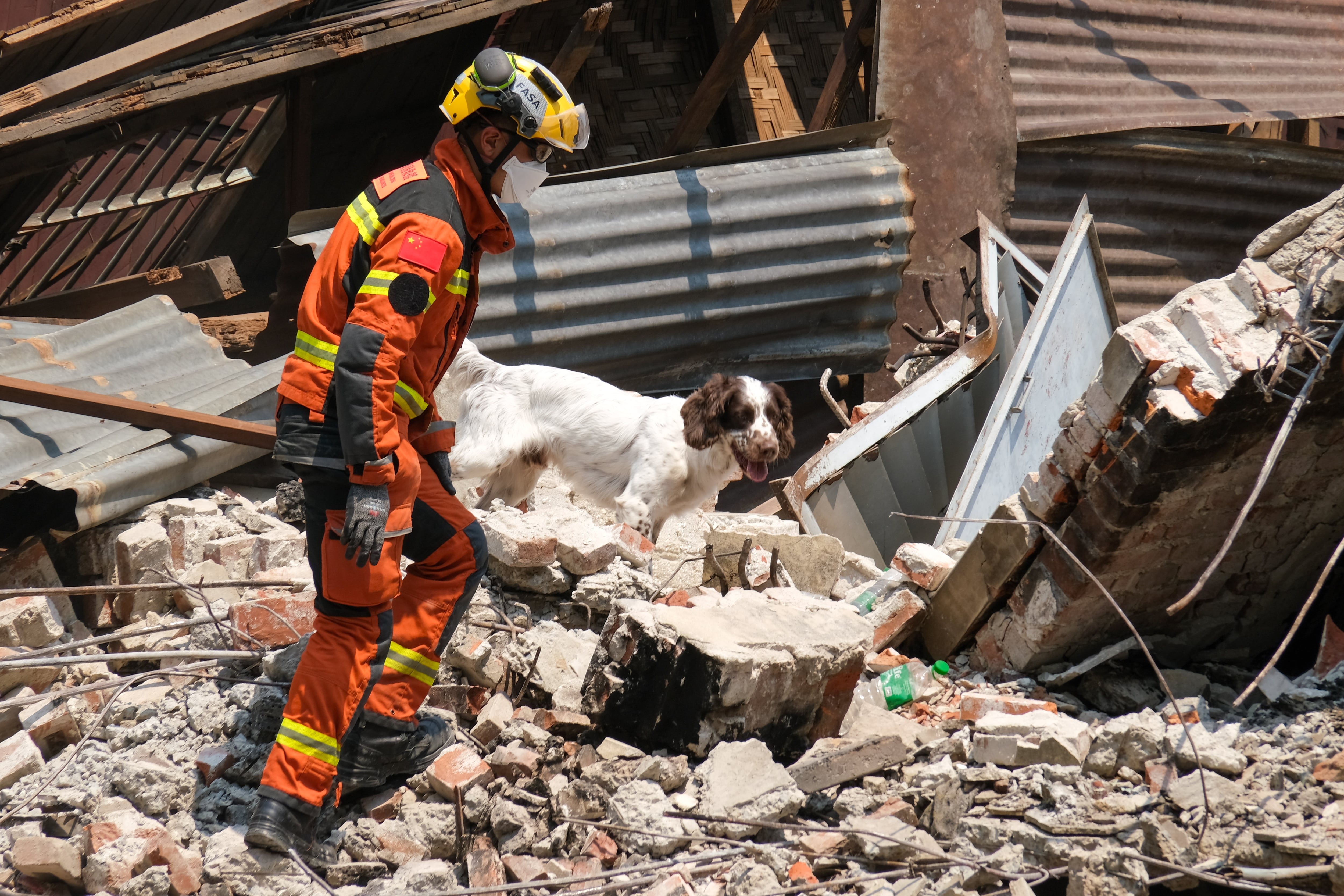 Operaciones de rescate en Mandalay, Myanmar, FOTO: Chen Yongnuo/China News Service/VCG / Getty Images