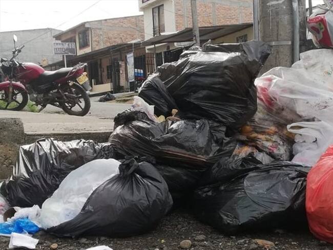 En algunos sectores de la ciudad empezaron a acumularse las basuras . Foto: Cortesía