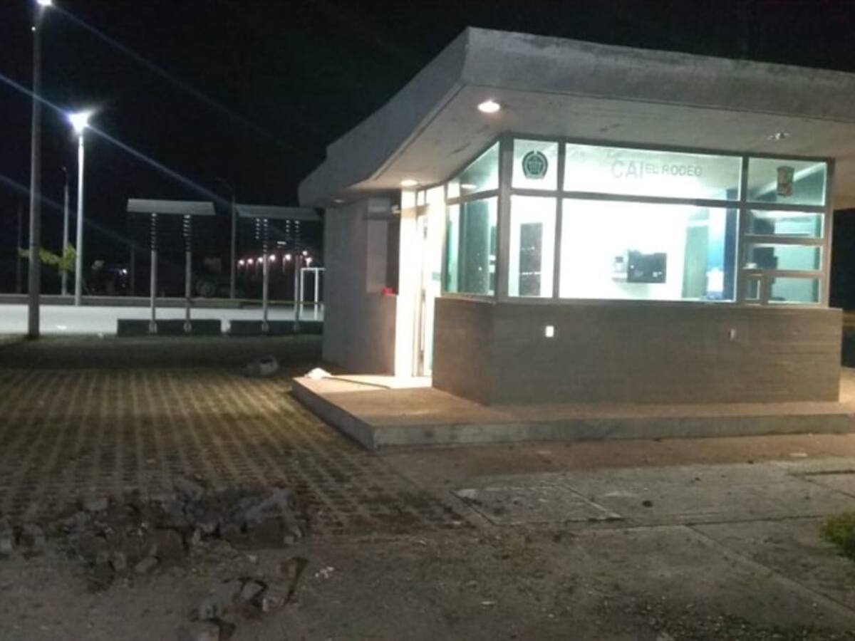 Investigan ataque con explosivo contra CAI de la Policía en Jamundí