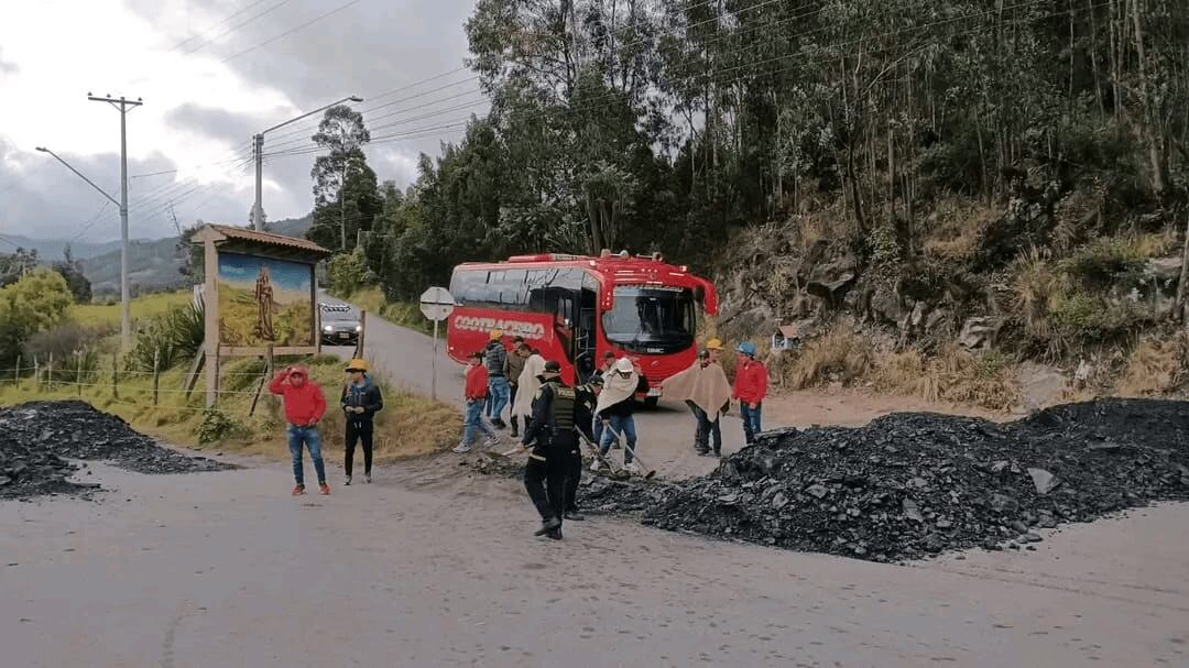 Paro minero Boyacá y Cundinamarca: Policía confirma 11 puntos de bloqueo en las vías