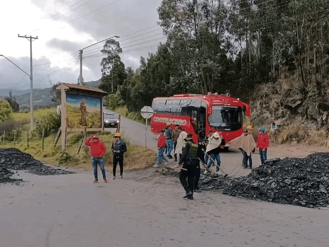 Paro minero Boyacá y Cundinamarca: Policía confirma 11 puntos de bloqueo en las vías