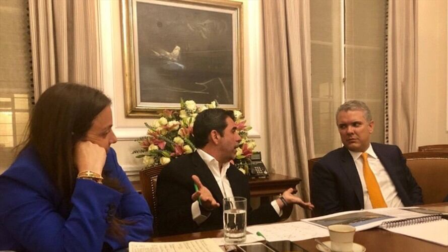 El alcalde de Barranquilla, Alejandro Char, presentó al presidente Iván Duque los proyectos prioritarios para la ciudad. Foto: Alejandro Char en Twitter