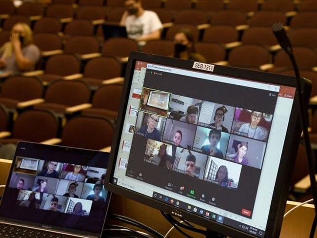 Nunca he pensado en retirarme: Charles Krohn, profesor de 91 años que da clases virtuales