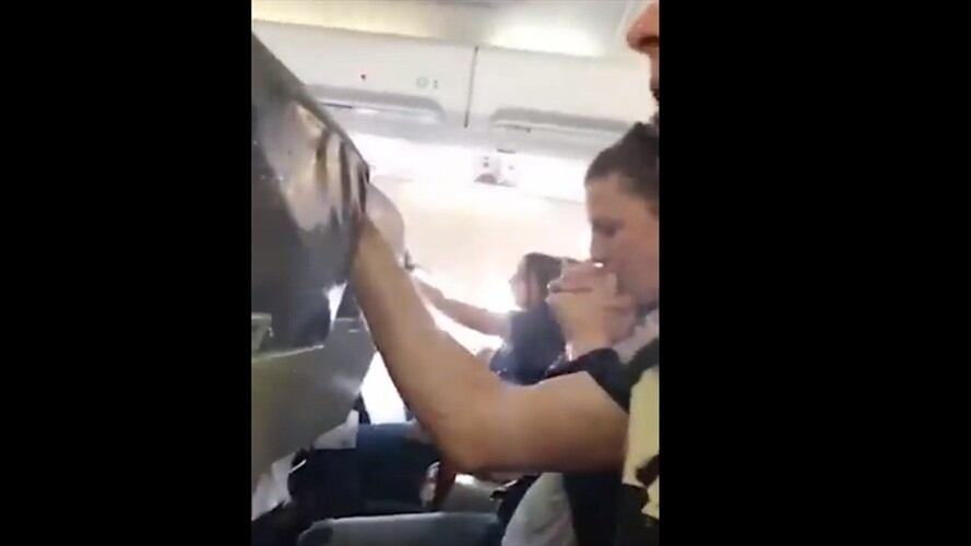 La aeronave estaba viajando de la capital de Kosovo a Basilea.. Foto: Captura de video