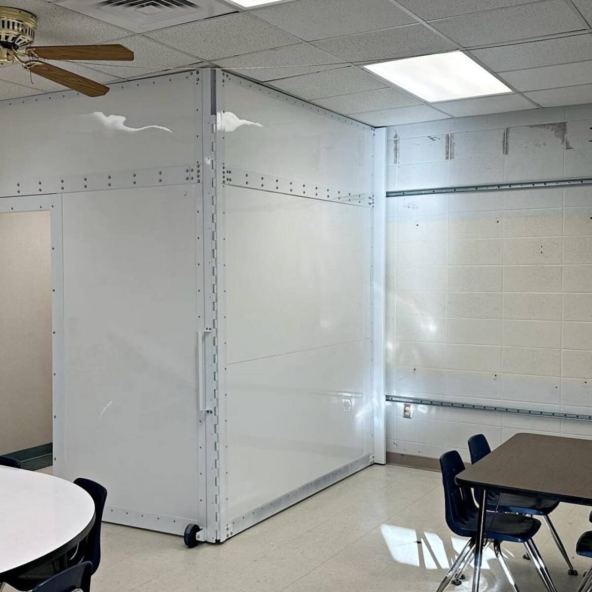 Escuela en Alabama, EE.UU., estrenó salas a prueba de balas, ¿cómo funcionan?