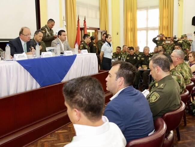 Luis Carlos Villegas, ministro de Defensa, presenta el balance de 26 días del cese al fuego bilateral con la guerrilla de las Farc. Foto: Gobernación de Santander