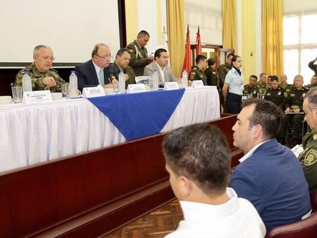 Luis Carlos Villegas, ministro de Defensa, presenta el balance de 26 días del cese al fuego bilateral con la guerrilla de las Farc. Foto: Gobernación de Santander