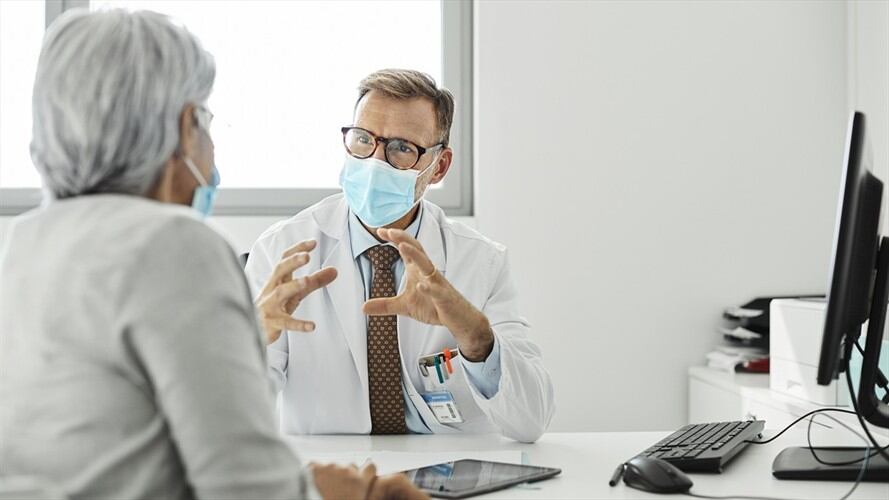 Conozca qué es la niebla mental COVID y cómo afecta a los pacientes que la padecen. Foto: Getty Images/ Morsa Images