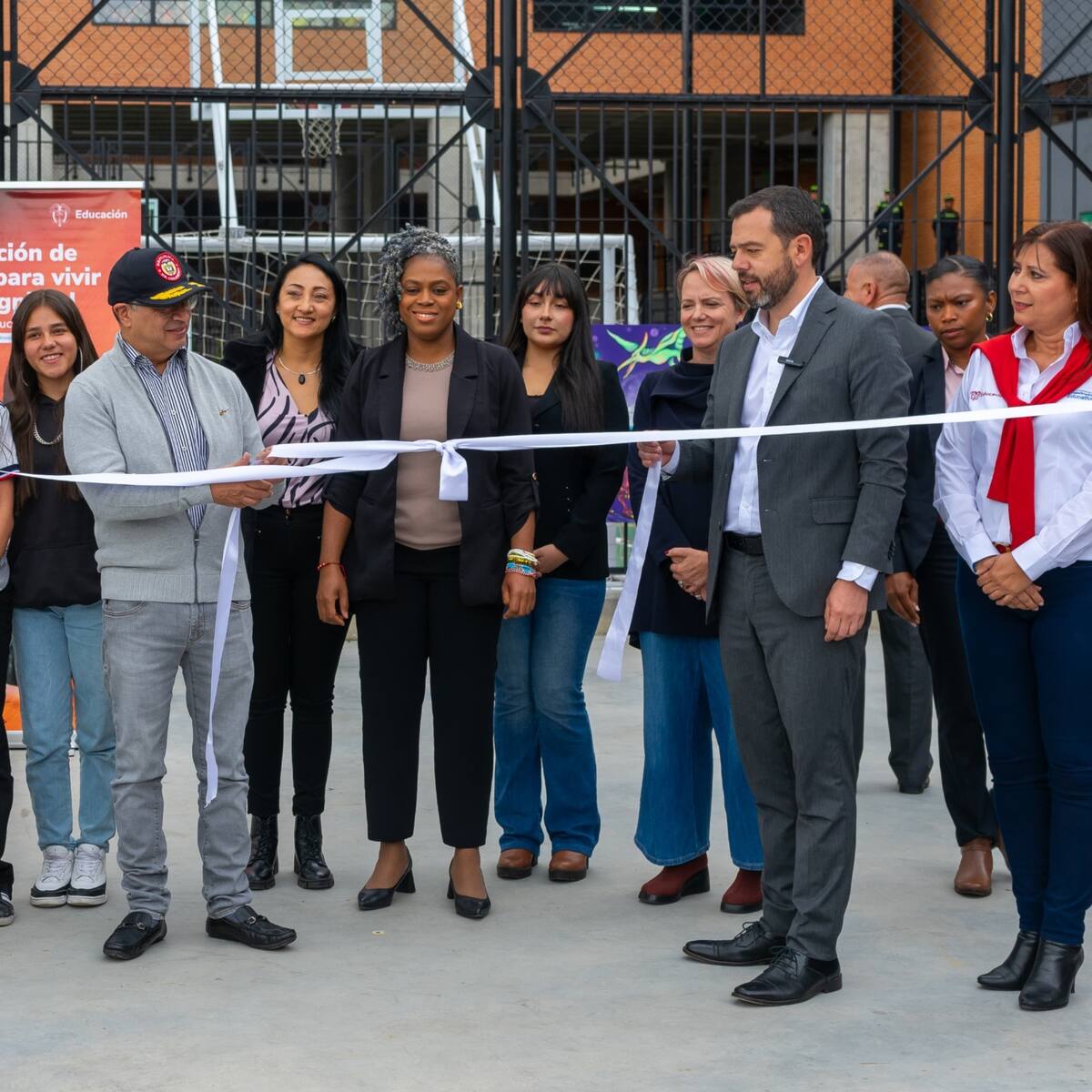 Presidente Petro y alcalde Galán inauguran nuevo colegio en sur de Bogotá