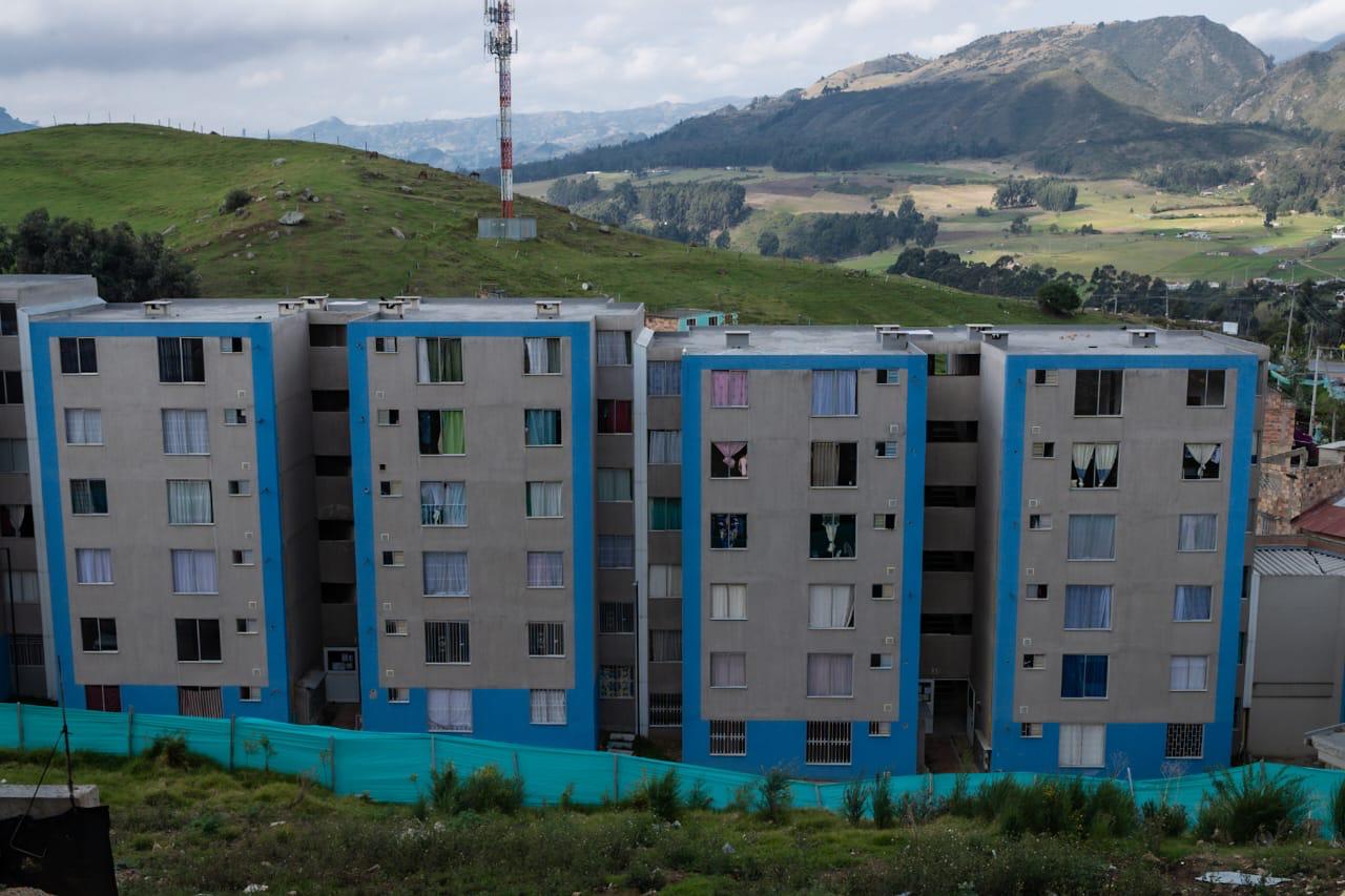 Alcalde Galán entregó 108 viviendas a familias vulnerables en el sur de Bogotá. Foto: Suministrada.